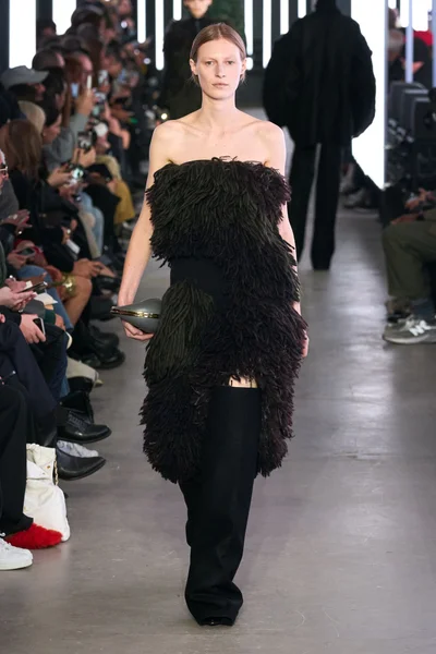 Look 10